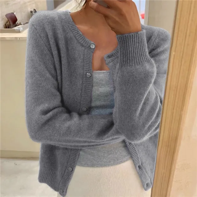 Cardigan Donna Morbido con Scollo Rotondo – Delicatezza Femminile