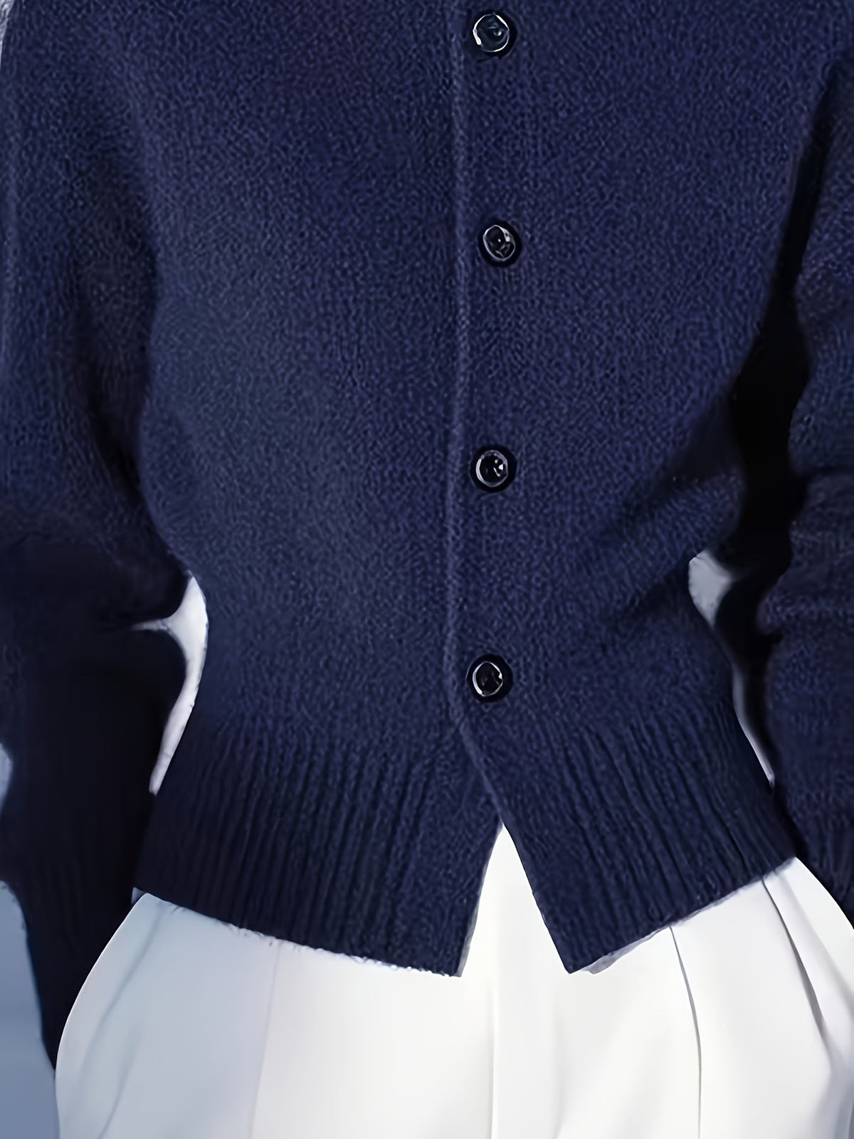 Cardigan Donna con Bottoni e Collo Alto – Calore Raffinato