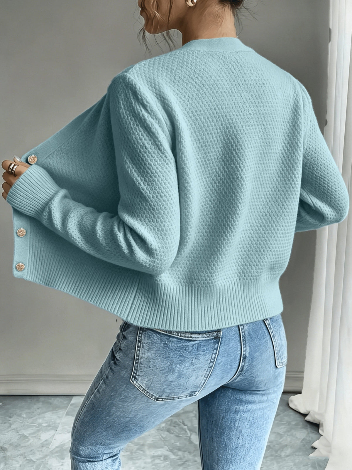 Cardigan Donna a Trecce con Bottoni Frontali – Calore con Stile