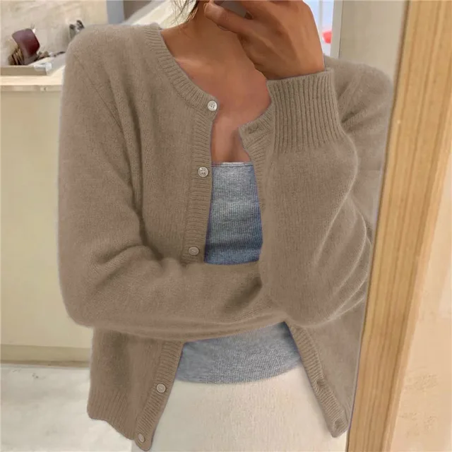 Cardigan Donna Morbido con Scollo Rotondo – Delicatezza Femminile