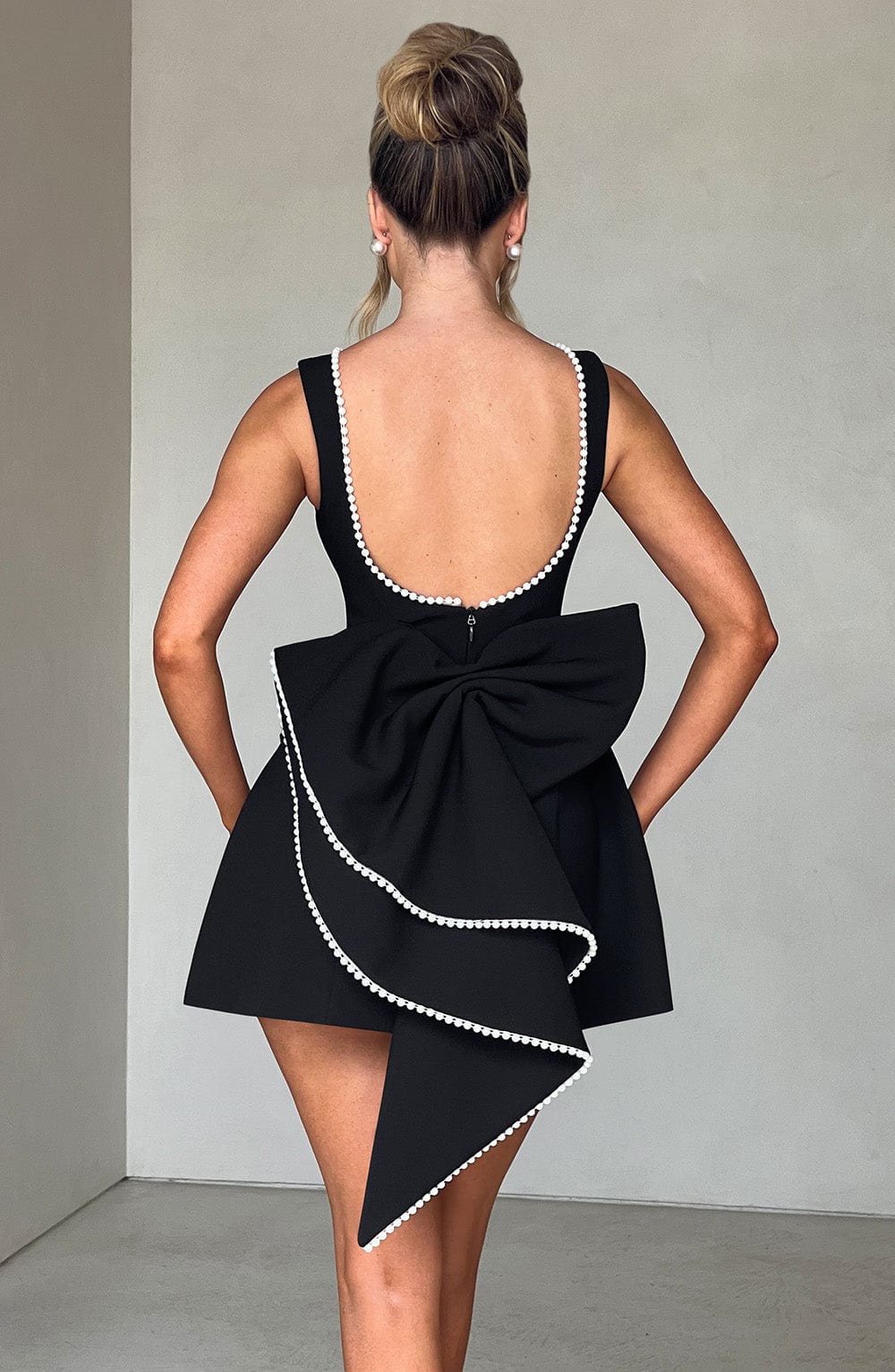 Abito Mini A-Line da Sposa con Finiture in Perle