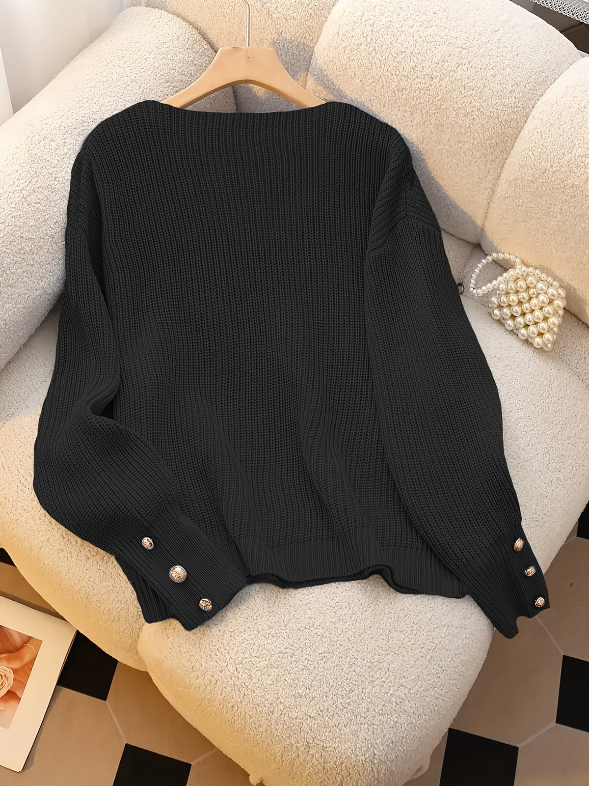 Maglione Donna con Scollo a V e Polsini con Bottoni – Dettagli Raffinati