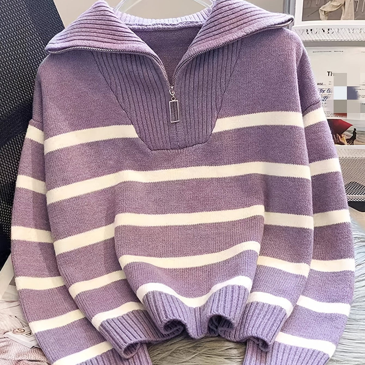 Maglione Donna a Righe con Mezza Zip e Collo – Stile Preppy Moderno