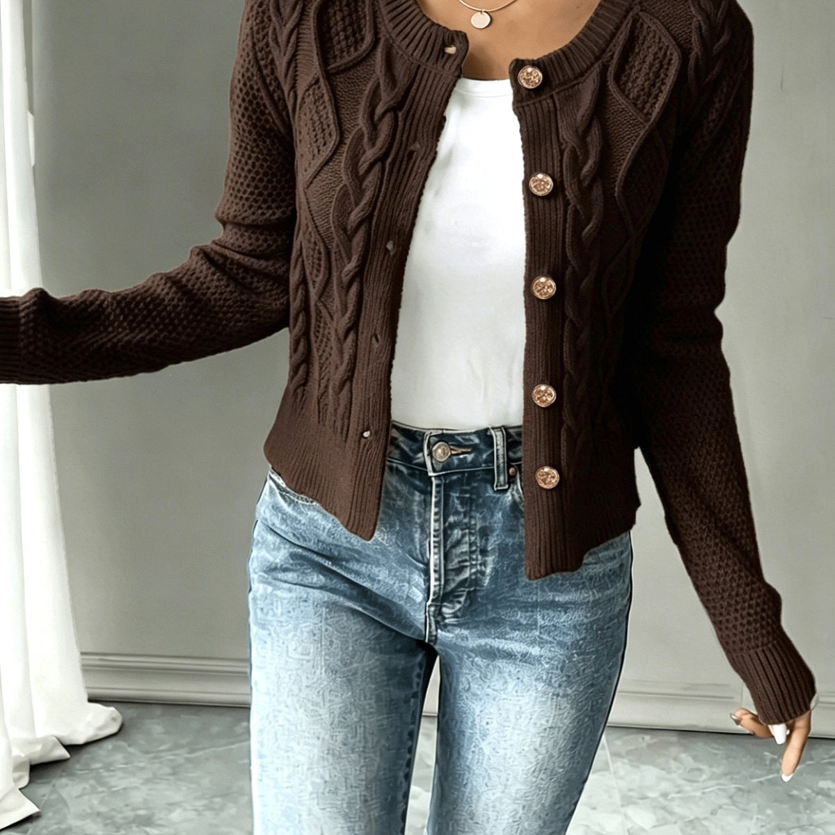 Cardigan Donna a Trecce con Bottoni Frontali – Calore con Stile