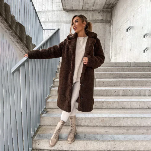 Cappotto Donna Teddy con Collo a Risvolto e Bottoni – Morbidezza Lussuosa
