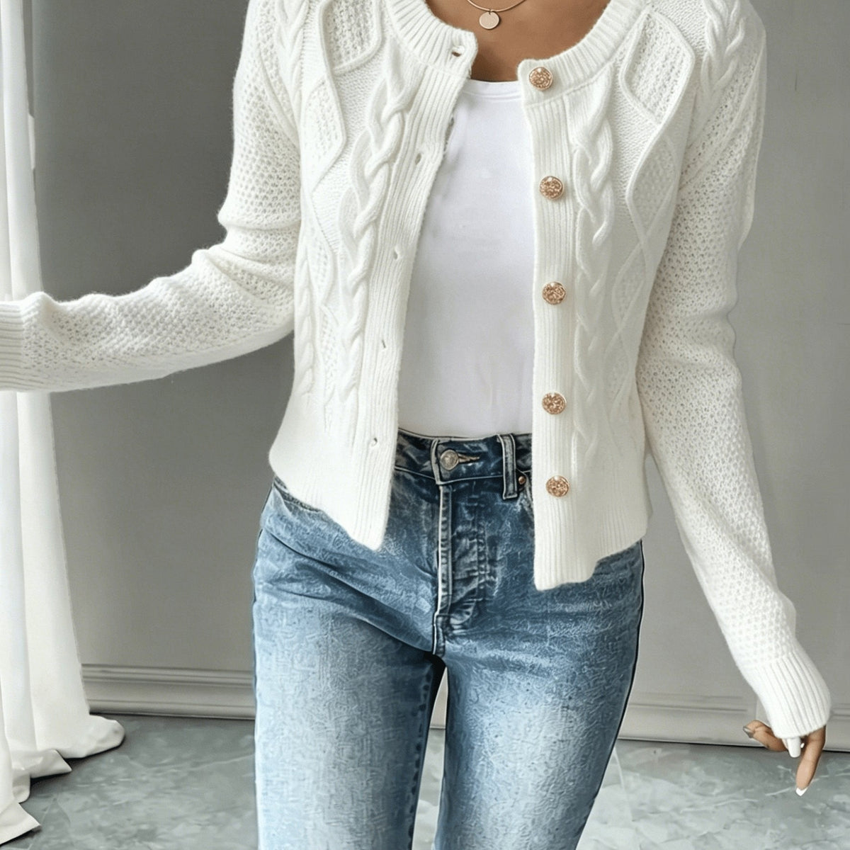 Cardigan Donna a Trecce con Bottoni Frontali – Calore con Stile