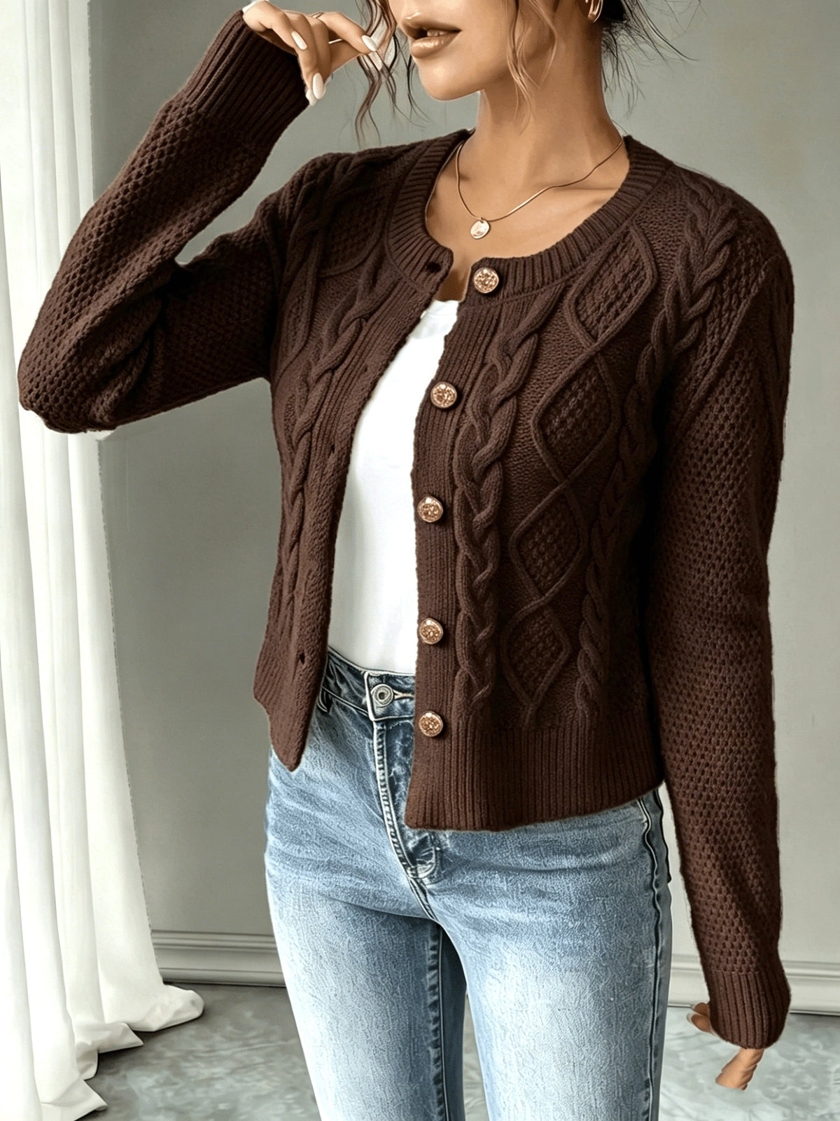 Cardigan Donna a Trecce con Bottoni Frontali – Calore con Stile