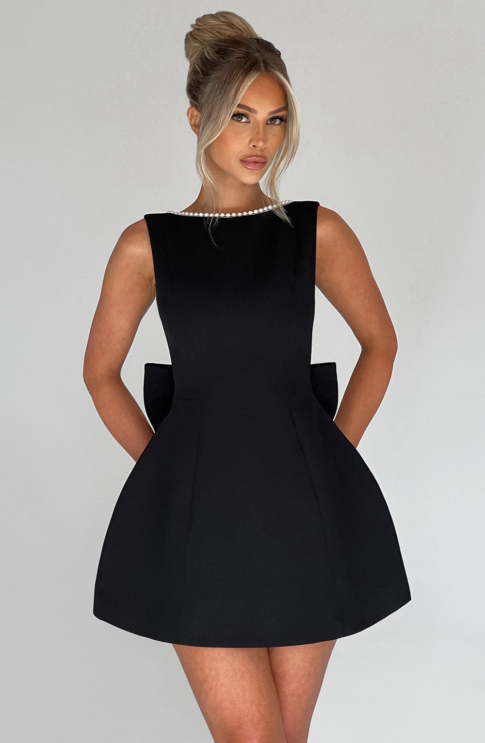 Abito Mini A-Line da Sposa con Finiture in Perle