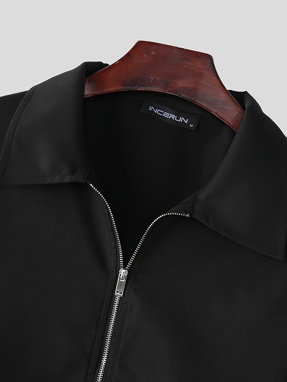 Giacca Uomo Corta con Zip – Look Strutturato e Moderno