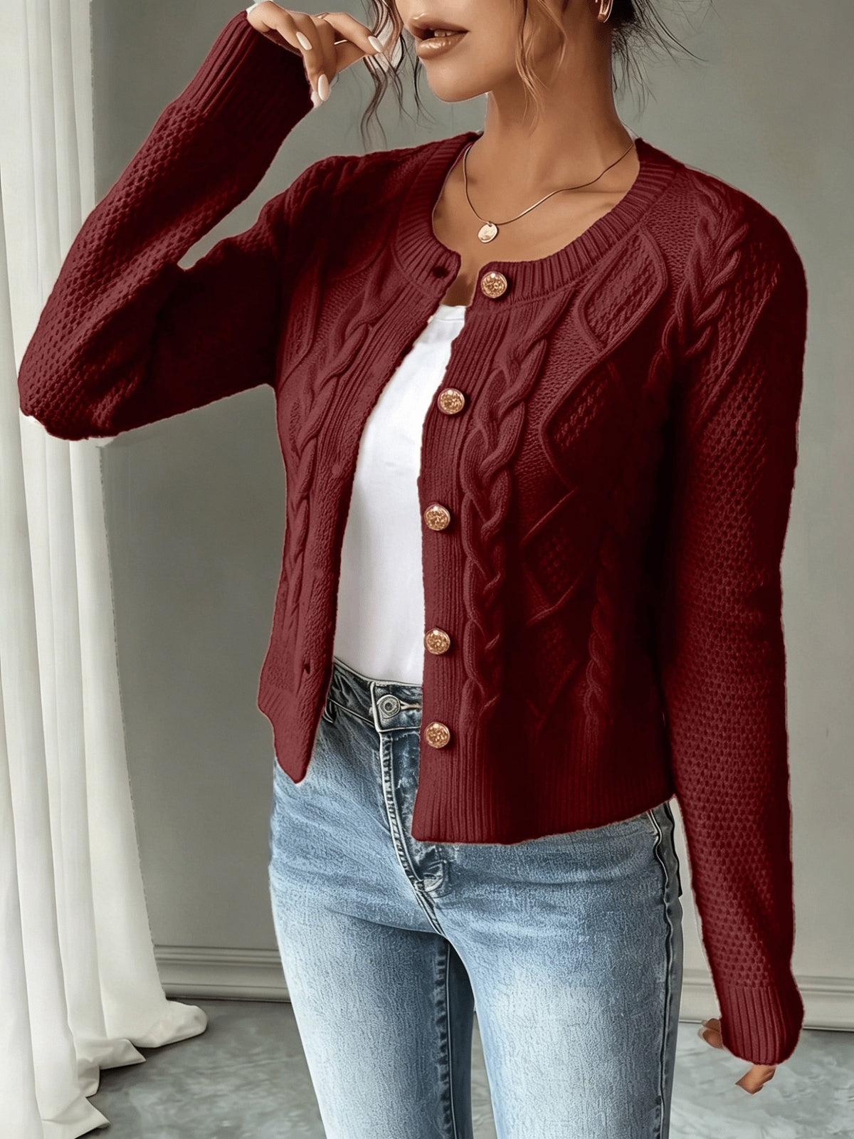 Cardigan Donna a Trecce con Bottoni Frontali – Calore con Stile