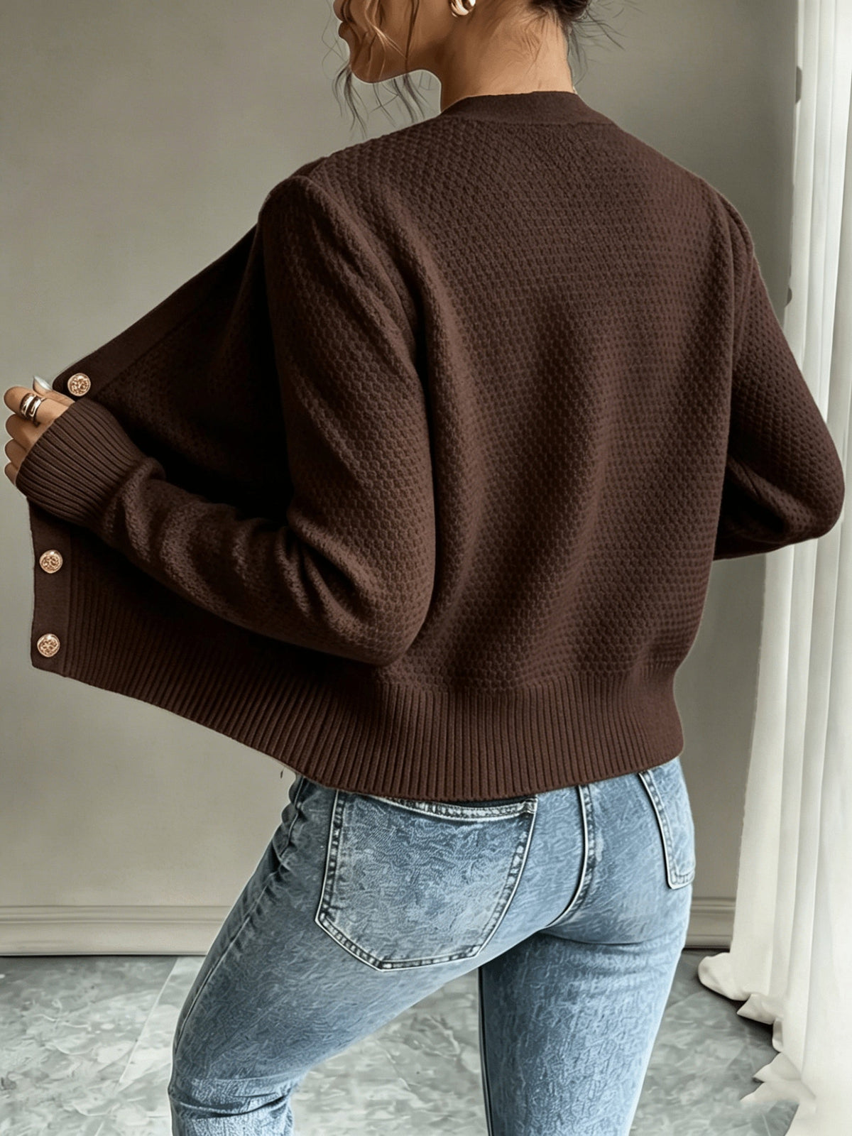 Cardigan Donna a Trecce con Bottoni Frontali – Calore con Stile