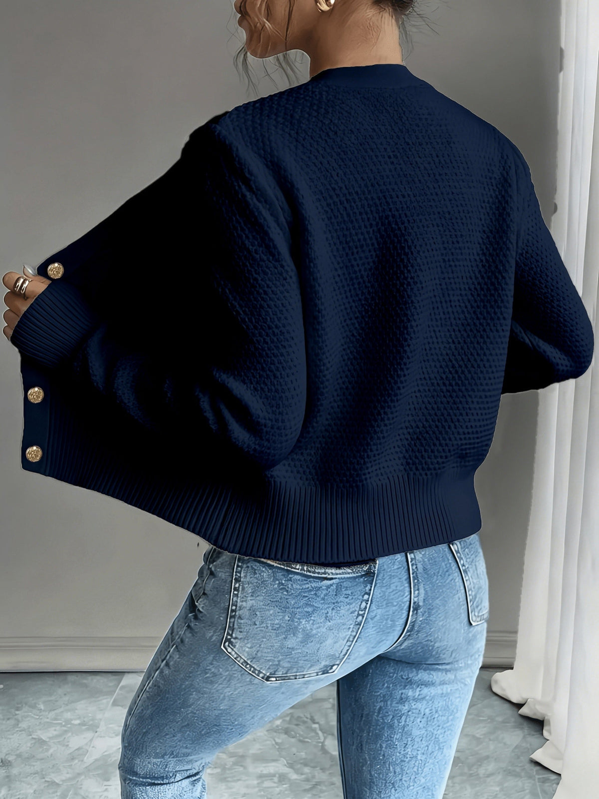 Cardigan Donna a Trecce con Bottoni Frontali – Calore con Stile