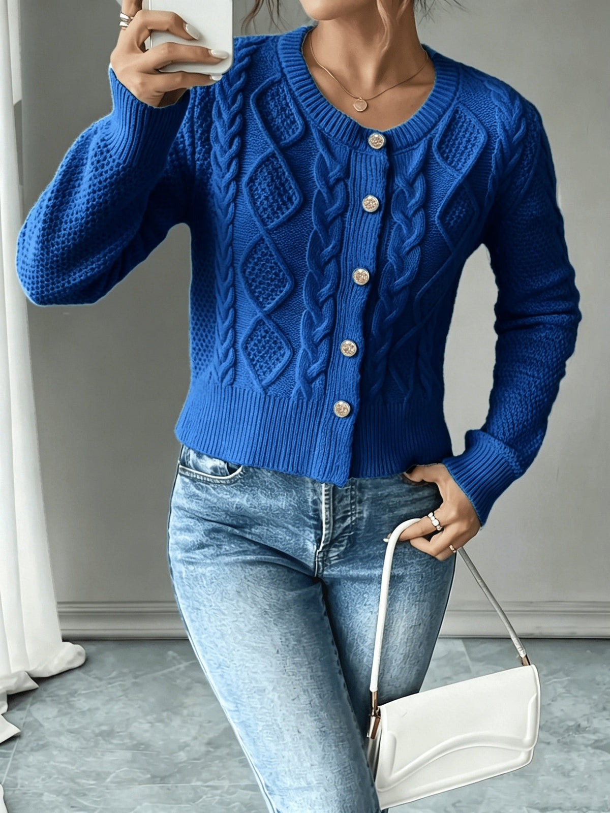 Cardigan Donna a Trecce con Bottoni Frontali – Calore con Stile