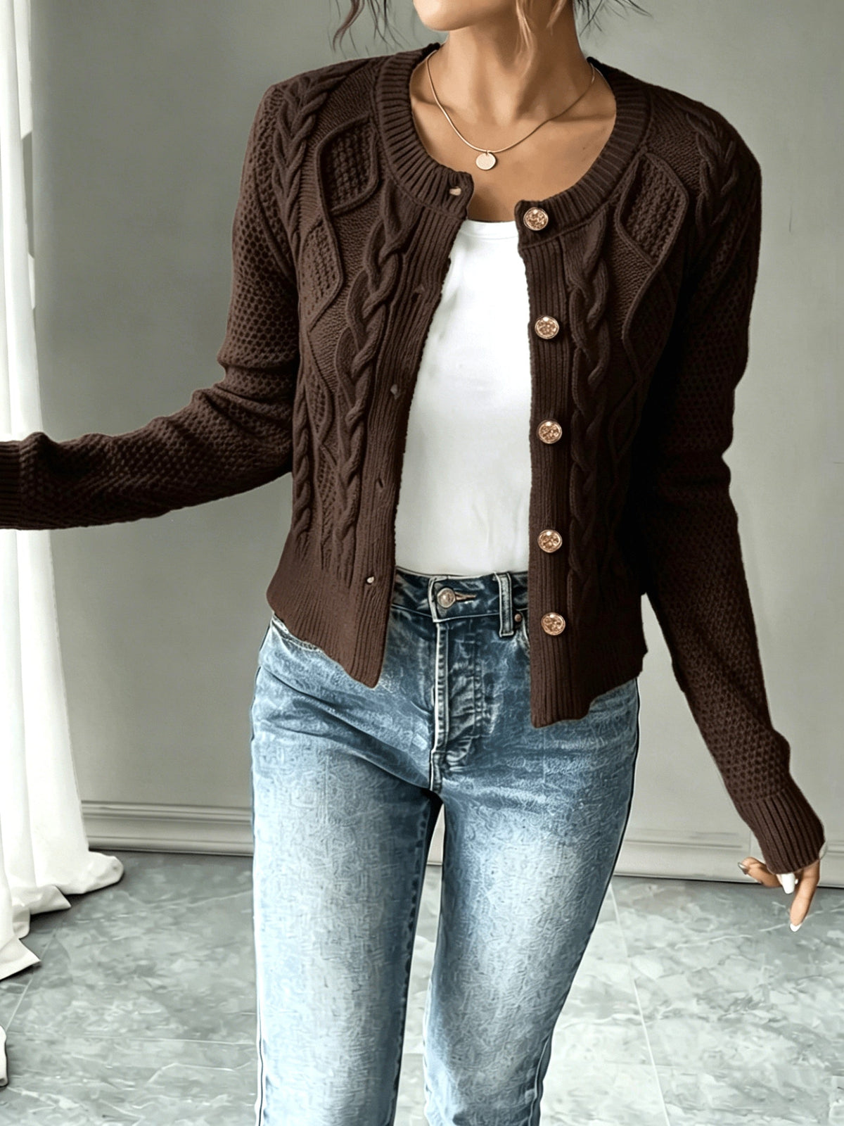 Cardigan Donna a Trecce con Bottoni Frontali – Calore con Stile