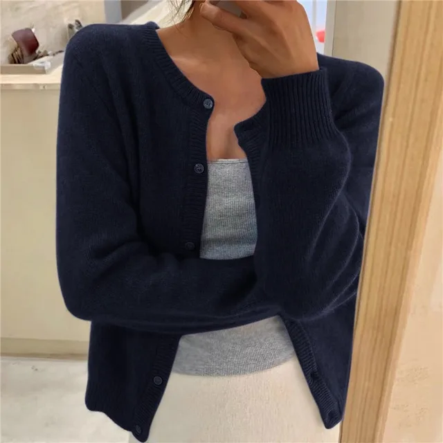 Cardigan Donna Morbido con Scollo Rotondo – Delicatezza Femminile