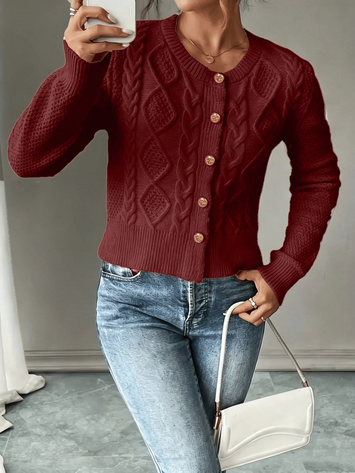 Cardigan Donna a Trecce con Bottoni Frontali – Calore con Stile
