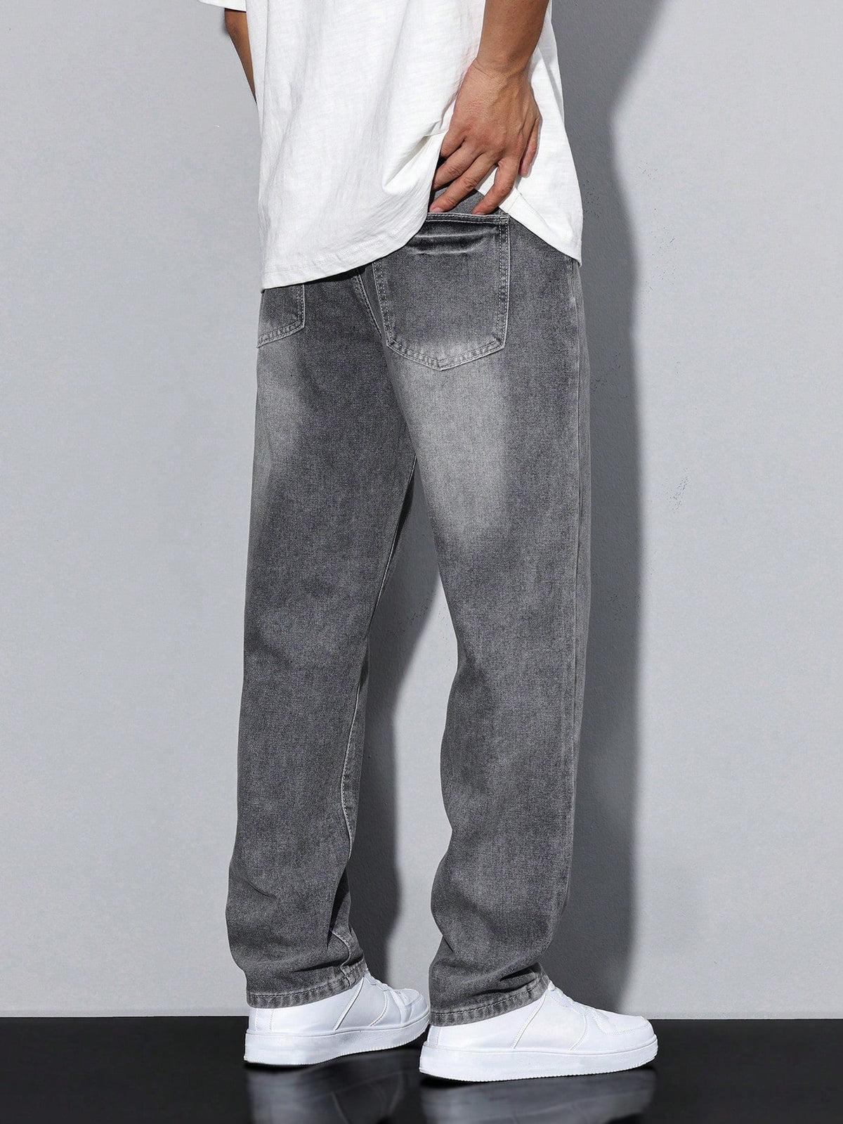 Jeans Uomo Relaxed Fit a Gamba Dritta