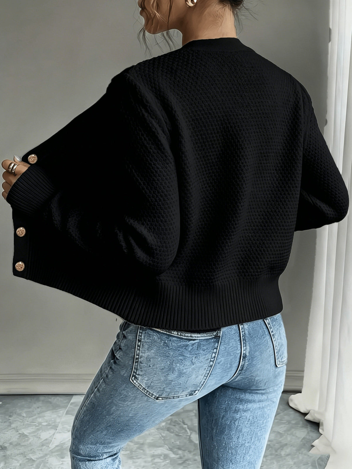 Cardigan Donna a Trecce con Bottoni Frontali – Calore con Stile