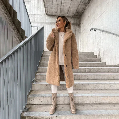 Cappotto Donna Teddy con Collo a Risvolto e Bottoni – Morbidezza Lussuosa